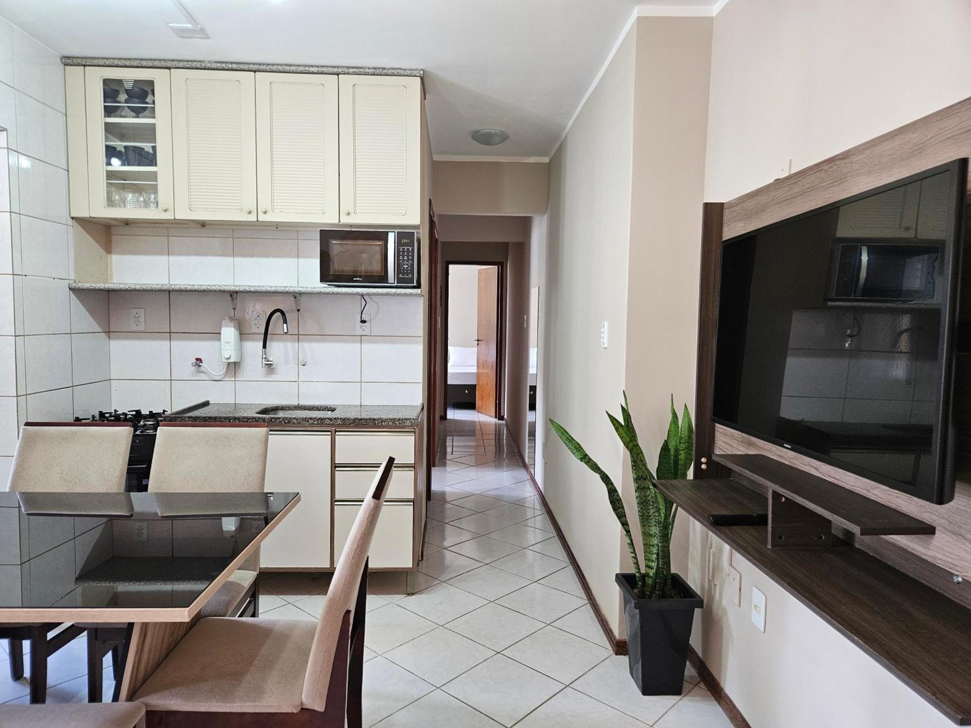 Apartment 2 Quartos A 200mts Central, Garagem, Churrasqueira, Wi-fi 90 Mbps, Pet Friendly *